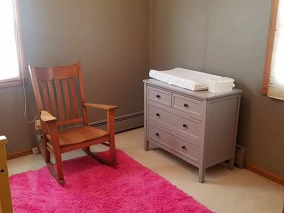 Smaller bedroom/office