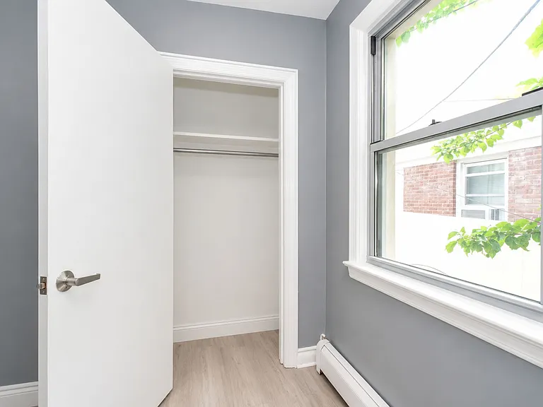 1140 Victory Blvd #1 — Photo 14