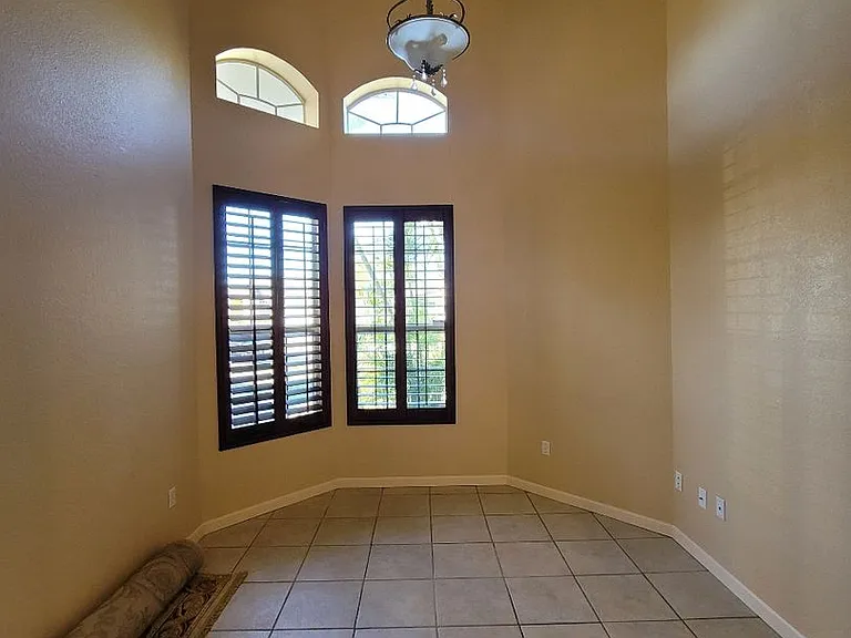 3323 SW 27th Pl — Photo 15