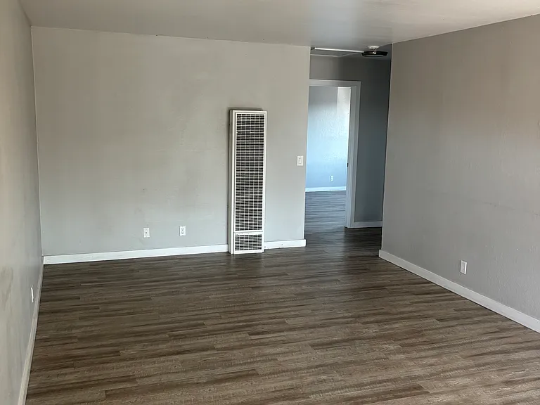186-192 Selwyn Dr #2 — Photo 3