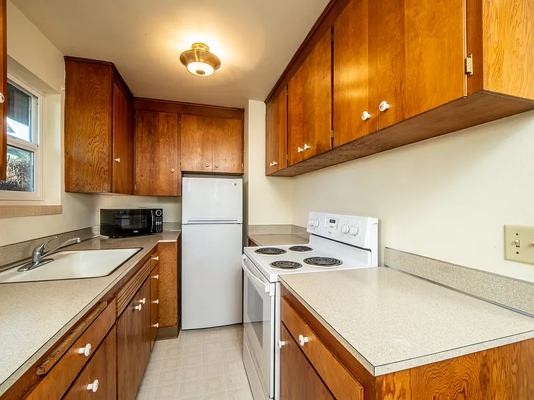 922 10th Ave E #7 — Photo 2