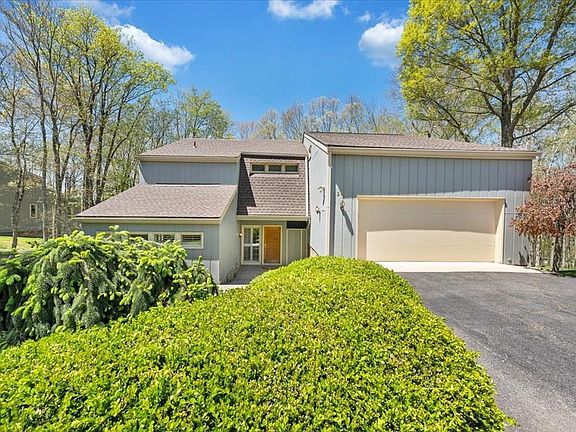 2nd image of 303 Dogwood Ct