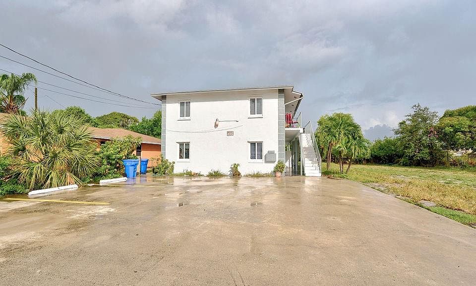 1st image of 1044 W 28th Street