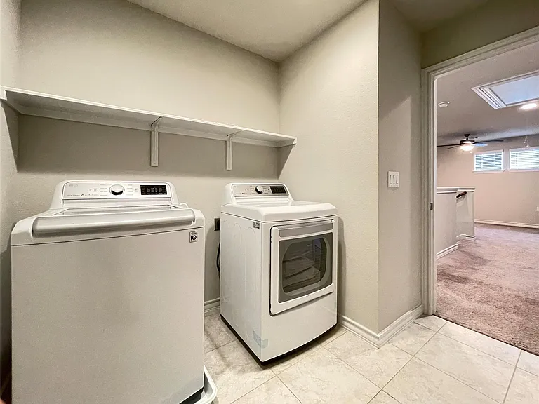 1602 Jacey Way — Photo 31