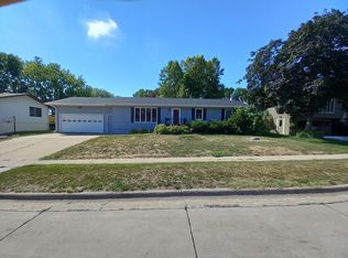 303 E 23rd St, Yankton, SD 57078