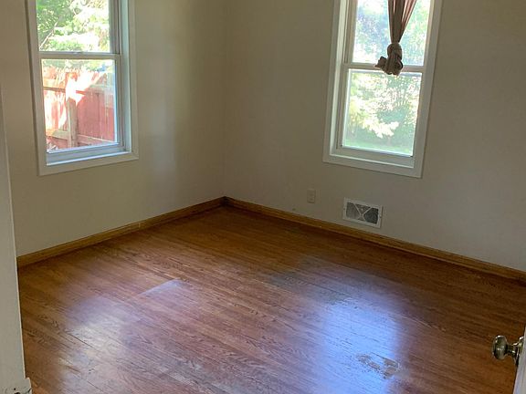 4th image of 2121 Sloan St #4