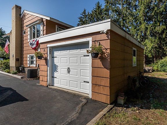 3rd image of 43 Everett Cir