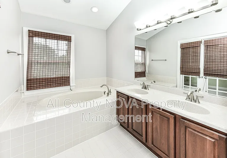 6006 Kelsey Ct — Photo 21
