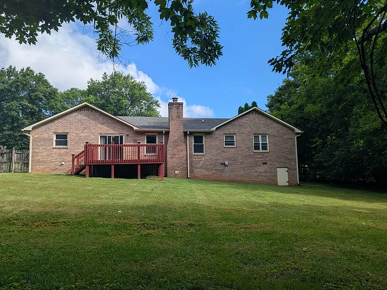 210 Wells Fargo Dr — Photo 27