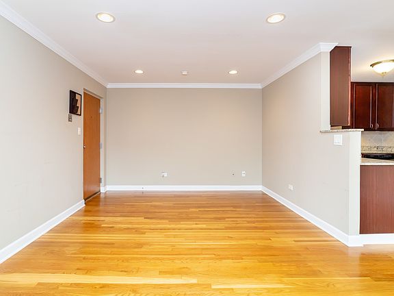 3rd image of 38 Elgin Ave APT B5