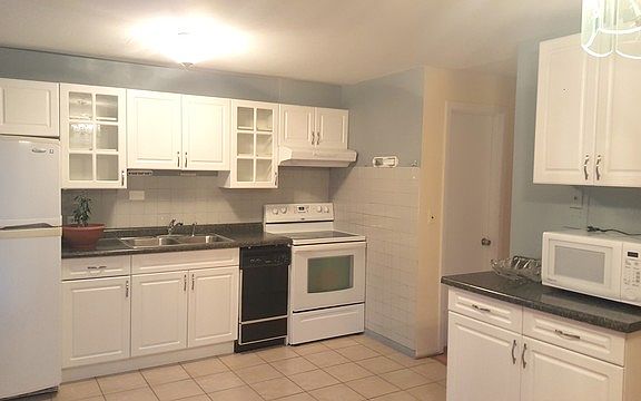 4th image of 7925 Nordica Ave