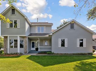 10073 Homeward Hills Rd, Eden Prairie, MN 55347