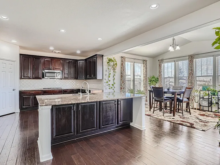 10748 Worthington Cir — Photo 4