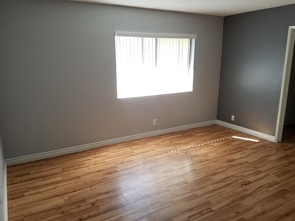 3rd image of 16131 Cornuta Ave APT 11