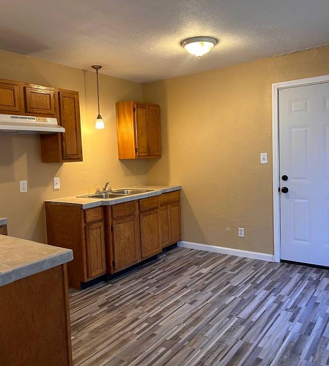 2nd image of 3022 Elgin St