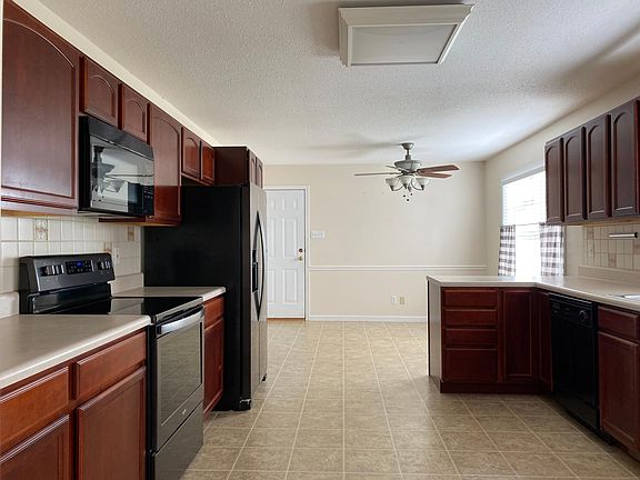 4th image of 2810 Country Meadows Ln