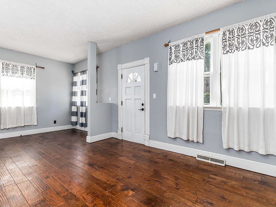 725 Clarke Dr, Dubuque, IA 52001 Zillow