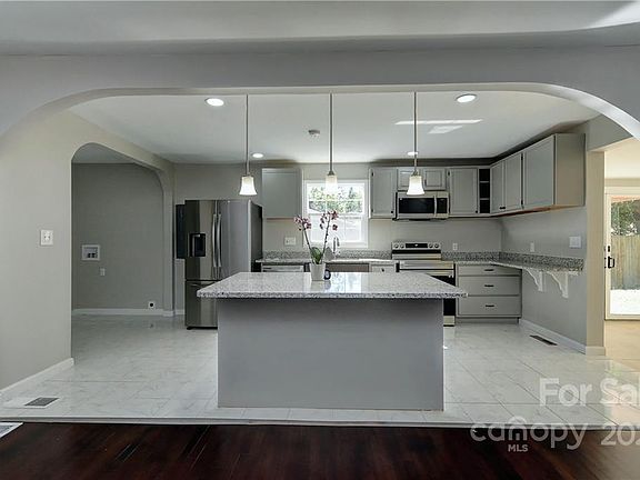5th image of 1329 Hillwood Dr
