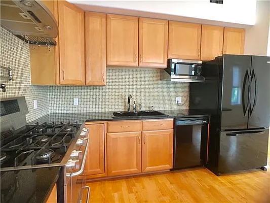 Rented by Avenue Sotheby's International Realty | media 22