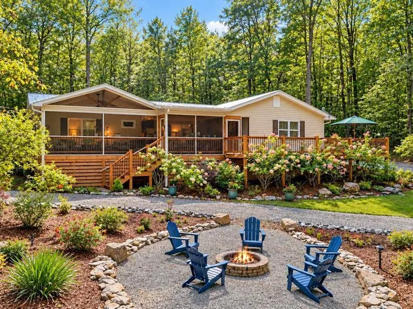 286 Walnut Ln, Blue Ridge, GA 30513