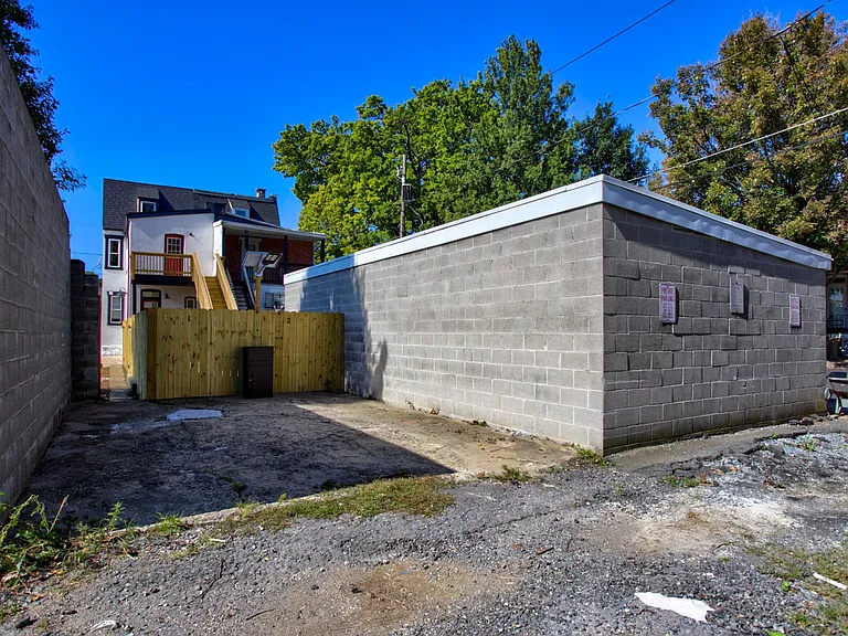 537 N Plum St — Photo 27