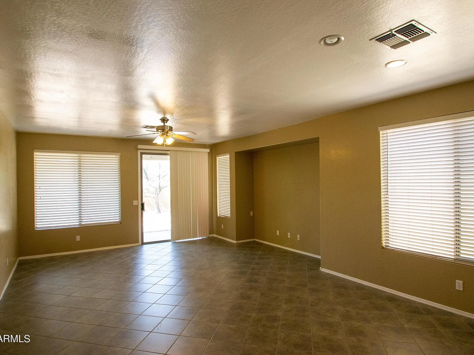 3 bed, 2.0 bath, 1798 sqft, $2,150 — Photo 4