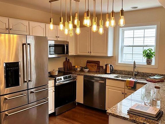 5th image of 7408 Warrenton Hill Ct