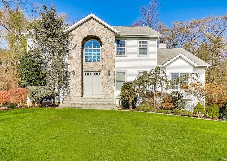 1st image of 5 Plum Hill Dr