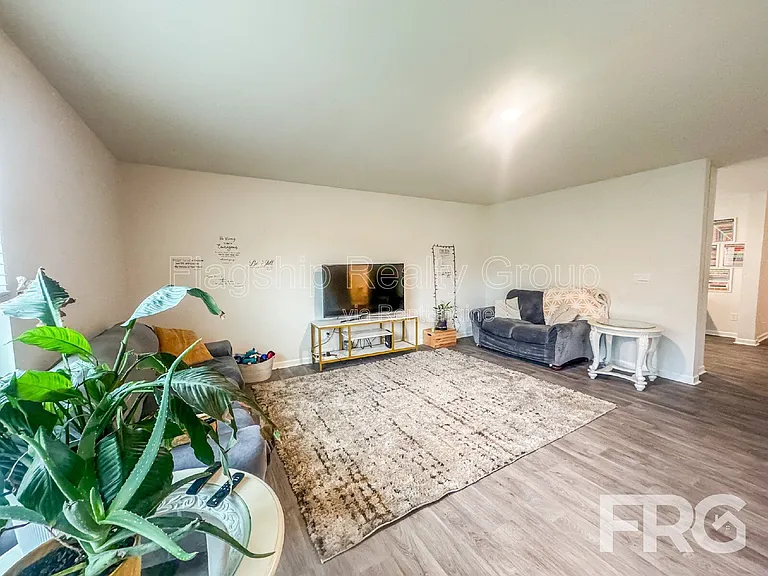1028 Riverstone Dr — Photo 9