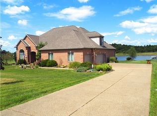5760 Lake Shore Dr, Boonville, IN 47601