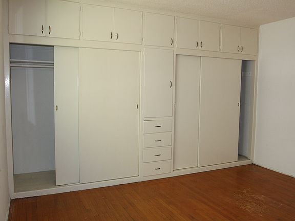 2nd image of 1614 E 1st St APT 10