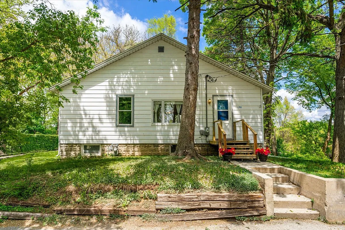126 Glenview Ave photo 1