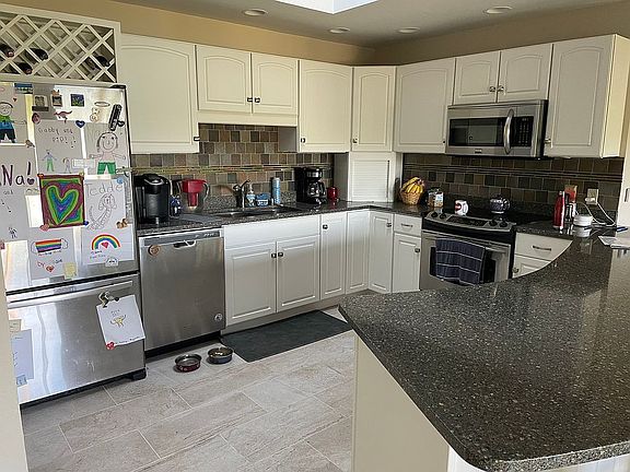 4th image of 462 S Gull Lake Dr