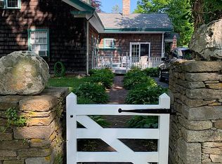 134 Central St, Narragansett, RI 02882