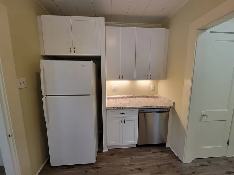 251 Archer St — Photo 13
