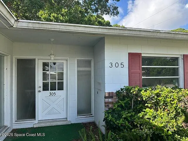 305 Marlin Dr S — Photo 1