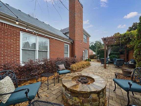 2nd image of 3038 Montclair Cir SE