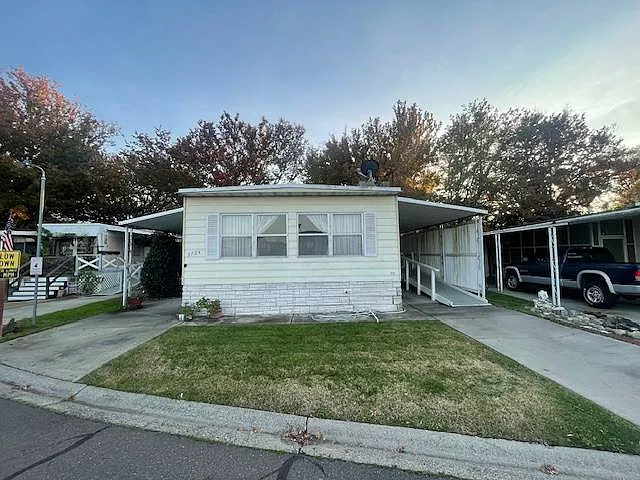 5724 Clearwater Dr photo 1