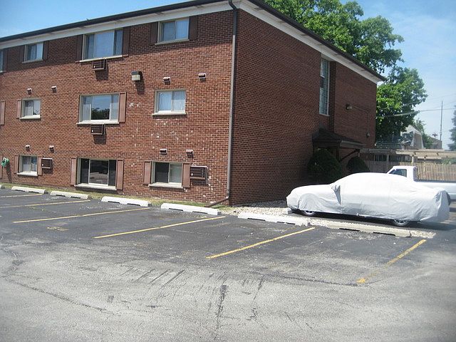 1st image of 2537 N Thatcher Ave #3A