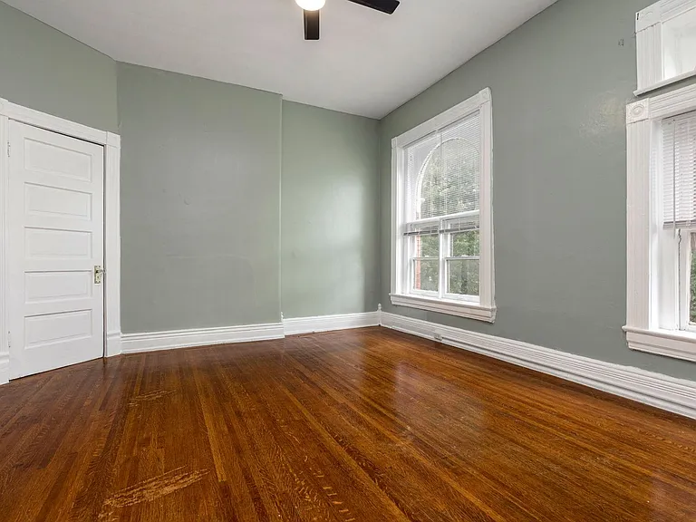 315 W Lee St — Photo 18