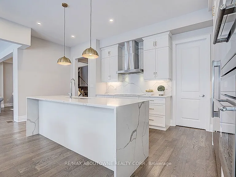 1362 Lynx Gdns — Photo 21