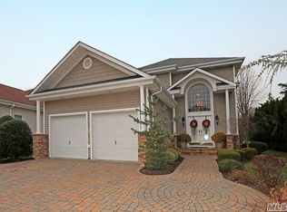 32 Redan Dr, Smithtown, NY