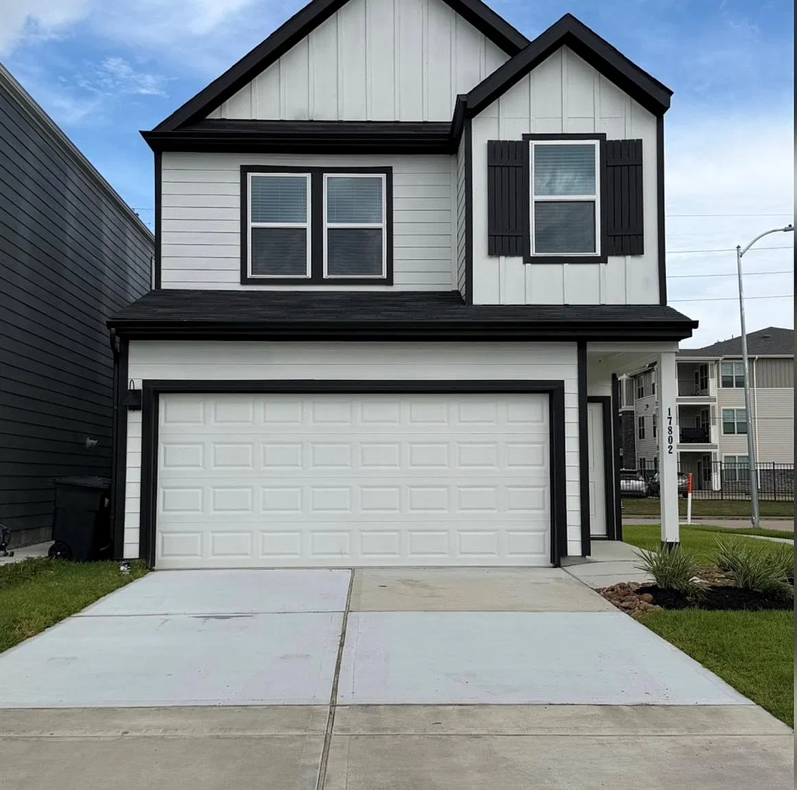 3 bed, 2.5 bath, 1487 sqft, $2,400 — Photo 1
