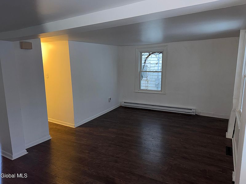 5th image of 252 Yates Street