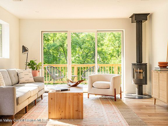 5th image of 609 Lawrenceville Road
