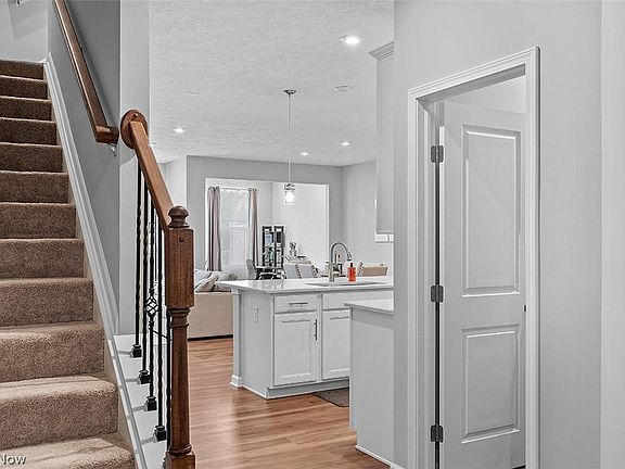 3rd image of 27659 Bayberry Ct