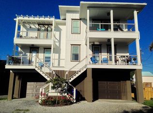 125 E Ashley Ave, Folly Beach, SC 29439