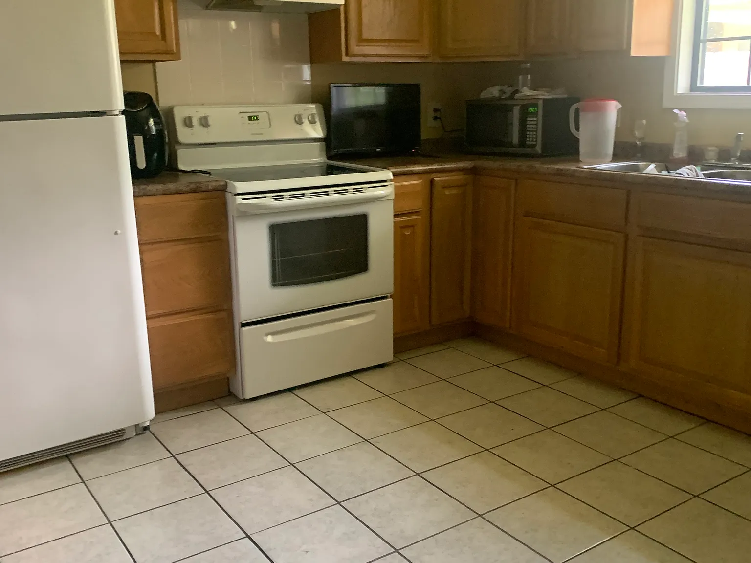 216 E Church St — Photo 2