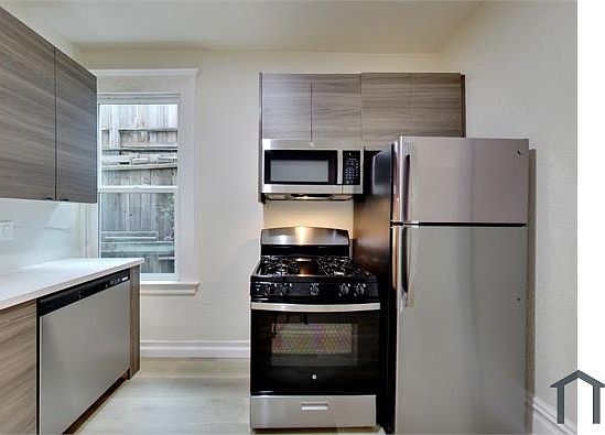 4th image of 1922 Bush St #A