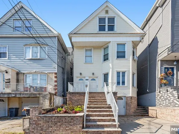 663 Avenue E, Bayonne, NJ 07002